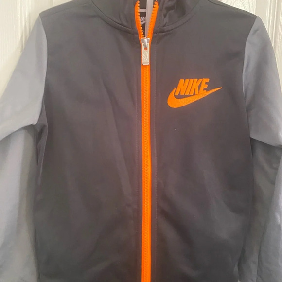 Boy’s Nike Tracksuit - Picture 3 of 10